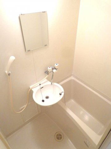 レオパレスＴＡＭＯの浴室|バス・トイレ別