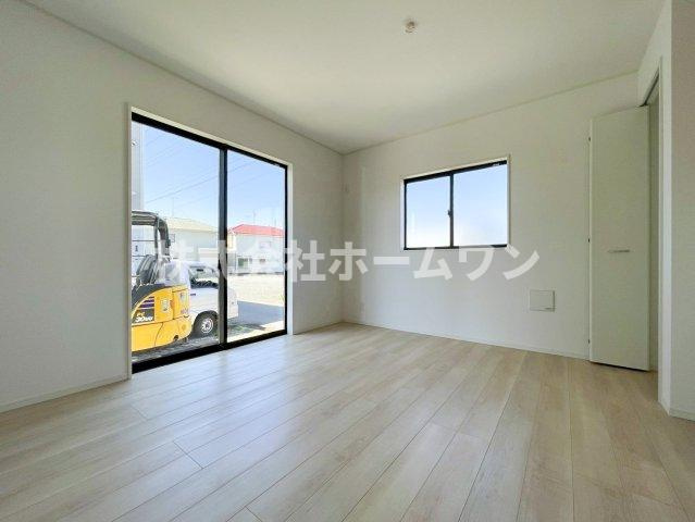 武蔵村山市中原　新築戸建の居間・リビング|使いやすいリビングです