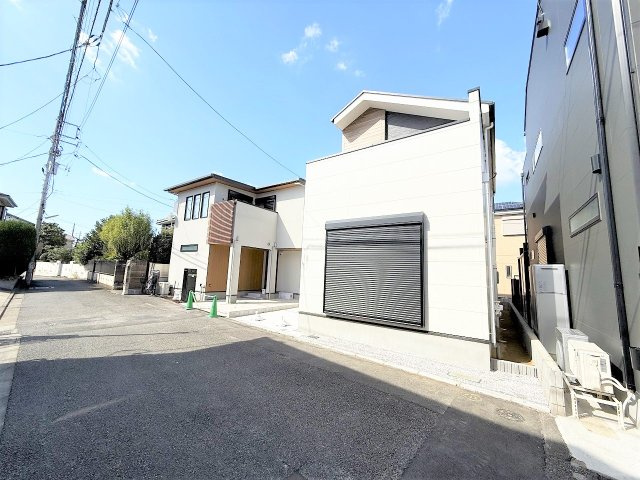 【外観】 | 【仲介手数料３３０万円が無料！！】■価格も9,000万円まで応相談！■広いバルコニー付 | 【諸費用３２０万円ＯＦＦ！】
■詳細は「物件概要」の「諸費用」欄をご確認下さい！
■プレミアムデザインハウス
■ＬＤＫ２０帖
■南道路面
■広いバルコニー
■３０年保証
■省エネ性能ラベル