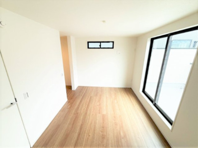 【洋室】 | 【仲介手数料３３０万円が無料！！】■プレミアムデザインハウス■南道路面■広いバルコニー付 | 【諸費用３２０万円ＯＦＦ！】
■詳細は「物件概要」の「諸費用」欄をご確認下さい！
■プレミアムデザインハウス
■ＬＤＫ２０帖
■南道路面
■広いバルコニー
■３０年保証
■省エネ性能ラベル