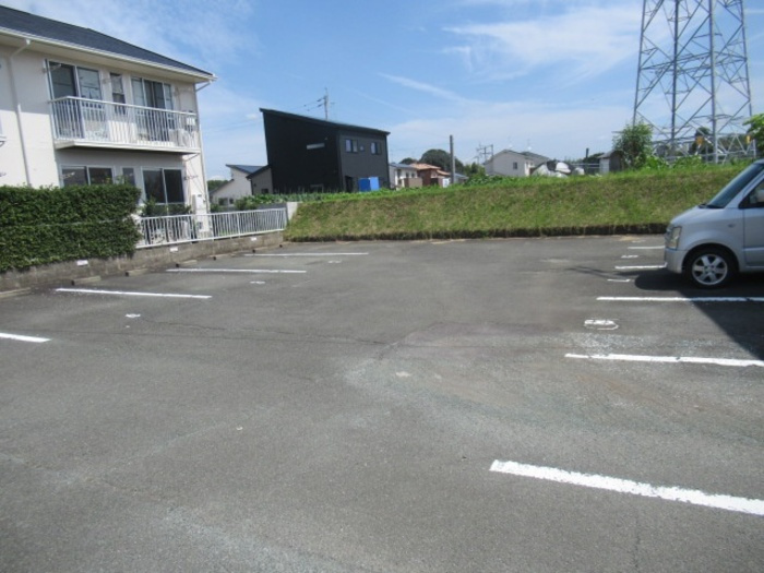 プレジール松岡A棟の駐車場