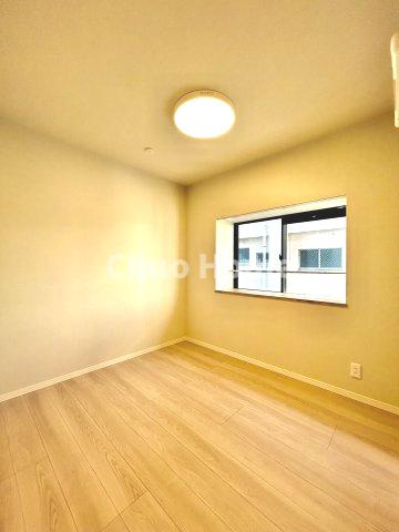 セザール本所吾妻橋の寝室|【寝室】心と体をゆったりと安らげる主寝室。寝室のゆとりが大きい分だけ、暮らしの安らぎは深まります。一日の疲れを癒すだけでなく、ご夫婦の親密な語らいを紡ぎ出します