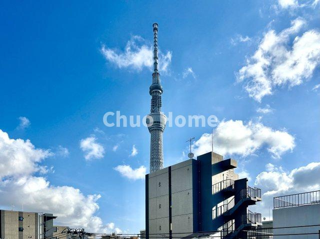 セザール本所吾妻橋の展望|手を伸ばせば、ふれることが出来そうな環境が、そのままインテリアになったような印象です。その豊かな眺望にふさわしい空間には、通風・採光にも優れ、心地よい光と風があふれています