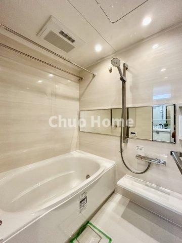 セザール本所吾妻橋の浴室|【バスルーム】暖房換気乾燥機付きシステムバスルーム。暖房・冷風・換気・乾燥など、毎日を快適に過ごせるうれしい機能が揃っています。雨の日の洗濯物も安心です。