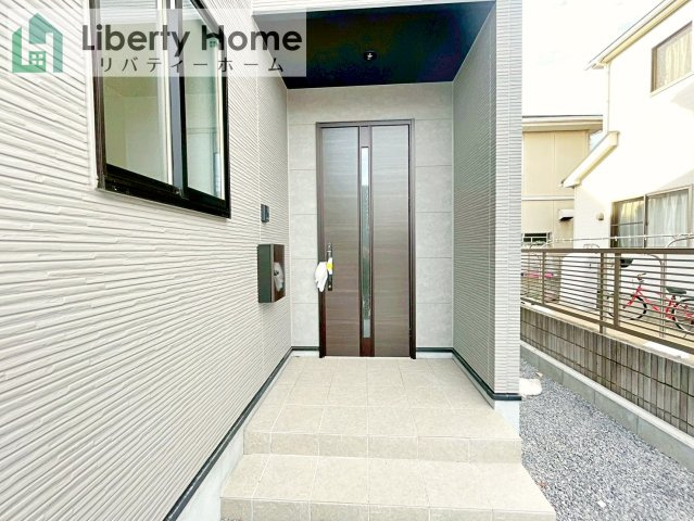 守谷市薬師台9期　新築戸建のエントランス
