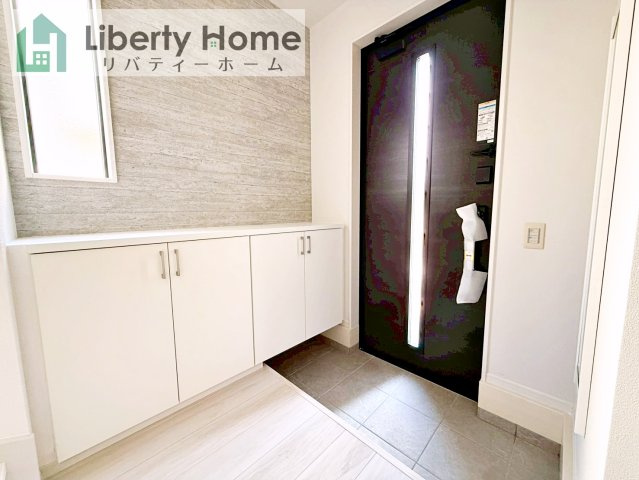 守谷市薬師台9期　新築戸建の玄関