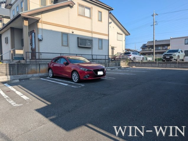 プランドール Ⅵの駐車場