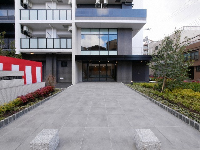 エステムコート大阪WESTⅡのエントランス