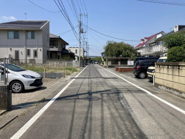 BLOOMING GARDEN　熊谷市別府2丁目の前面道路含む現地写真