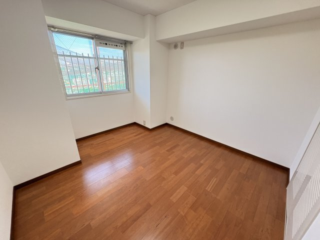 万葉ハイツ舞子の洋室