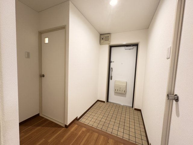 万葉ハイツ舞子の玄関