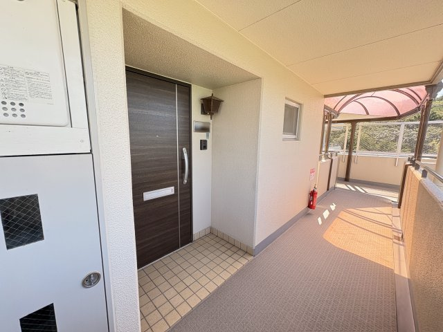 万葉ハイツ舞子の玄関