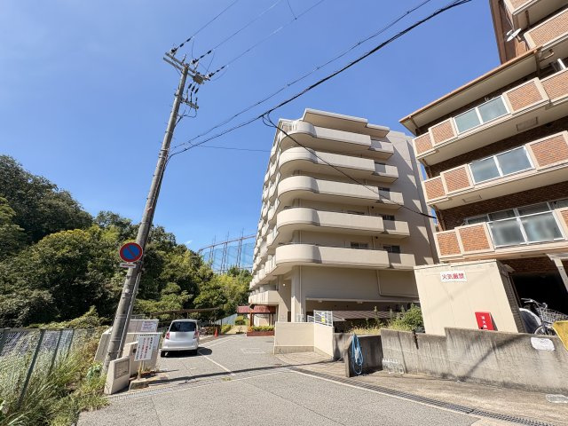 万葉ハイツ舞子の外観