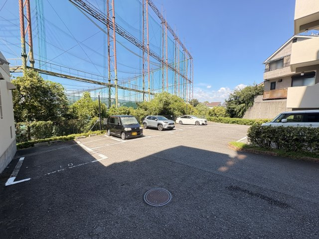 万葉ハイツ舞子の駐車場
