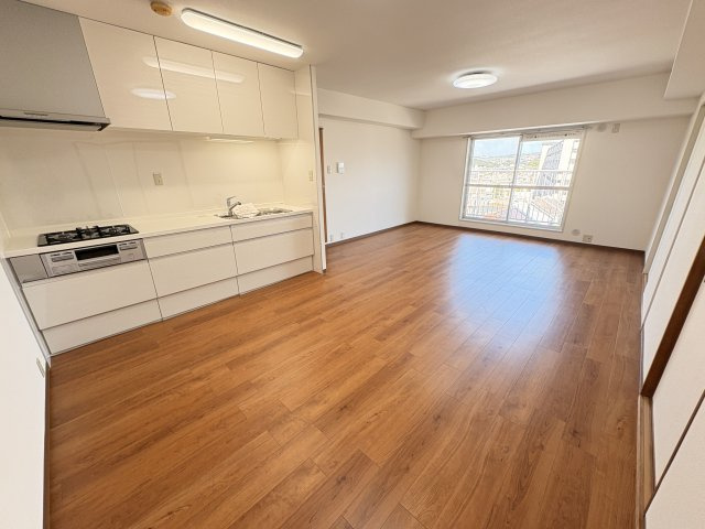 万葉ハイツ舞子の居間・リビング