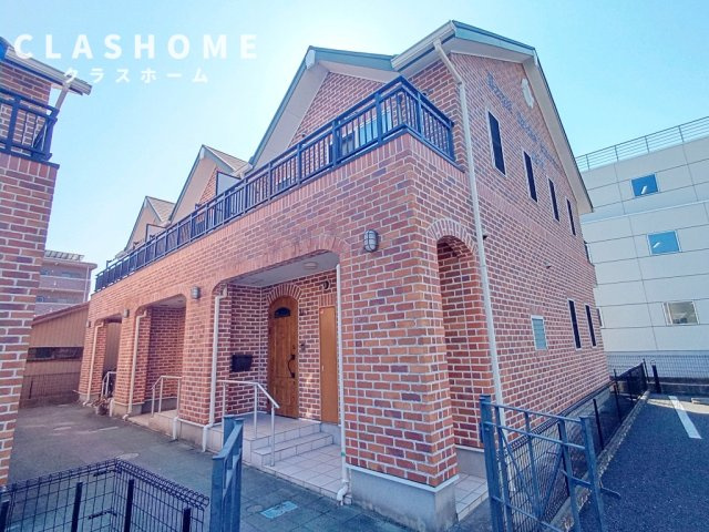 ROYAL BRICKS APARTMENT 2Aveの外観