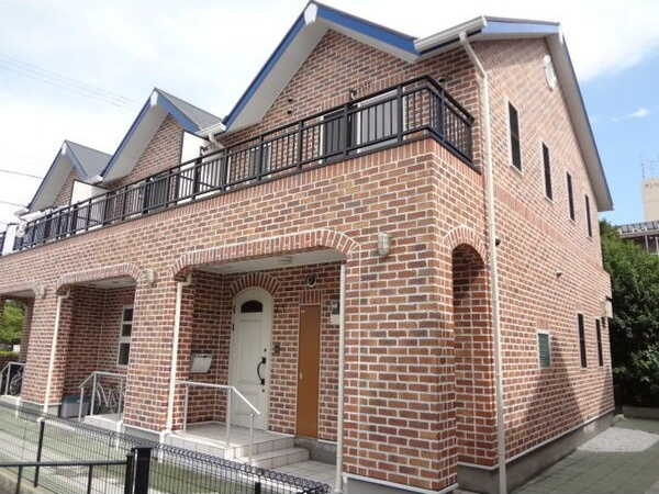 ROYAL BRICKS APARTMENT 2Aveの外観