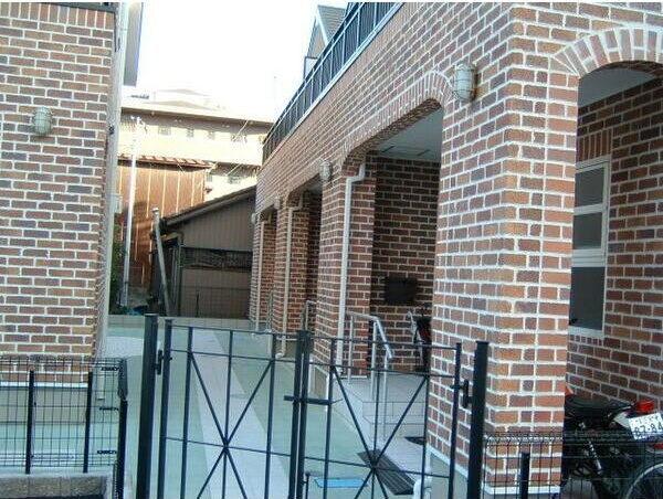 ROYAL BRICKS APARTMENT 2Aveの外観