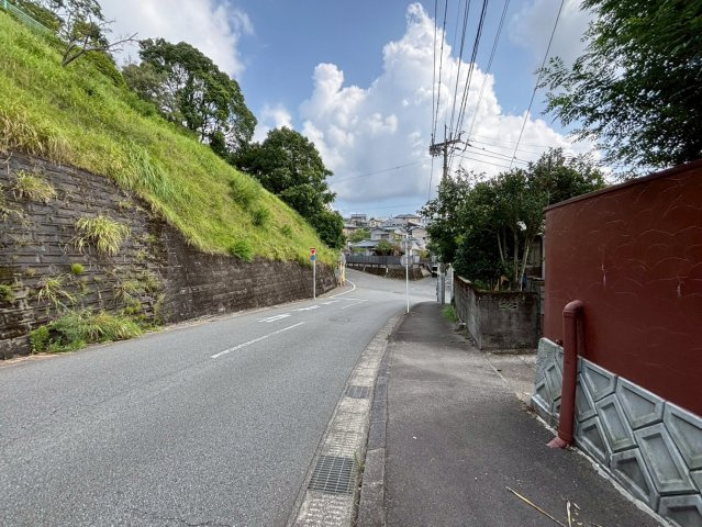 東坂元2丁目　売地の前面道路含む現地写真|前面棟なしです。