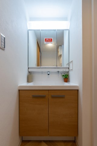 サングレール・フェニングの独立洗面台