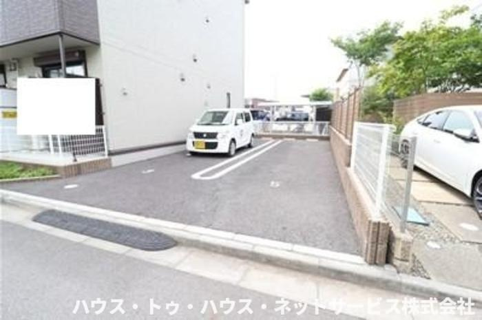 アステールピュールMの駐車場