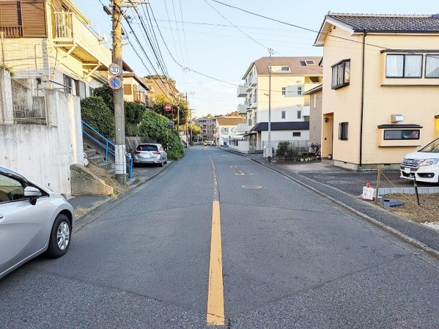 【前面道路含む現地写真】