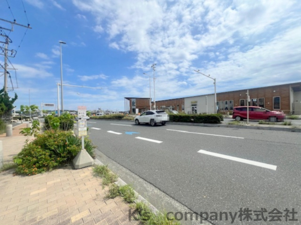 藤沢市鵠沼海岸4丁目　建築条件なし　売地の前面道路含む現地写真|134号線のすぐ奥側は海岸です☆