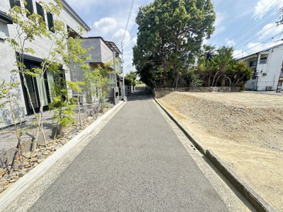 【前面道路含む現地写真】 | 堺市西区草部土地 | 北西側通路