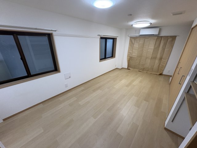 YSコートの居間・リビング