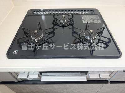 【その他】 | 静岡市清水区有東坂2丁目 新築一戸建て 1号棟 | 3口コンロがあります
