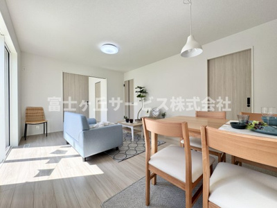 【居間・リビング】 | 静岡市清水区有東坂2丁目 新築一戸建て 1号棟 | リビングです