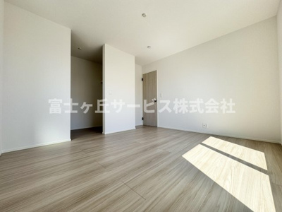 【寝室】 | 静岡市清水区有東坂2丁目 新築一戸建て 1号棟 | 落ち着いて過ごせる寝室です