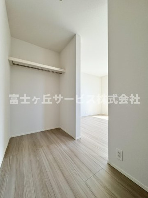 【収納】 | 静岡市清水区有東坂2丁目 新築一戸建て 1号棟 | 収納豊富なウォークインクローゼット