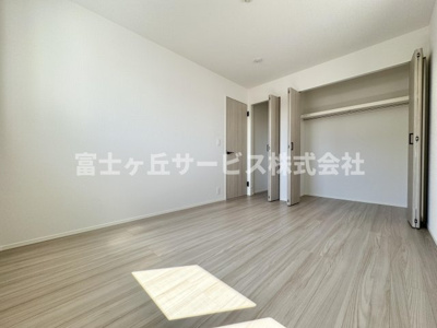 【子供部屋】 | 静岡市清水区有東坂2丁目 新築一戸建て 1号棟 | 子供部屋としても使える洋室です