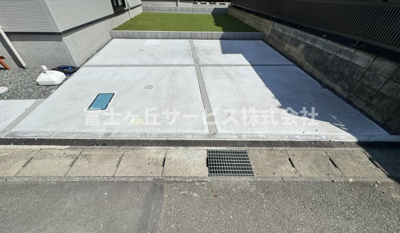 【駐車場】 | 静岡市清水区有東坂2丁目 新築一戸建て 1号棟 | 車種により2台駐車可能です