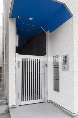 【エントランス】 | ベルつつじヶ丘 | インターネット無料、追い炊き機能付、浴室乾燥機。独立洗面台付