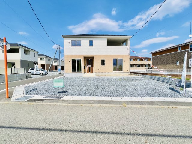 藤岡市立石の外観|駐車スペースを確保しながらお庭のスペースも◎