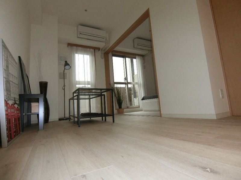 ドゥーエ幡ヶ谷の居間・リビング|■エアコン２台