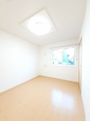 【寝室】 | キャンディタフト | 広くて明るい寝室