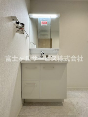 【独立洗面台】 | 静岡市清水区有東坂2丁目 新築一戸建て 2号棟 | 朝の身支度に便利な独立洗面台です