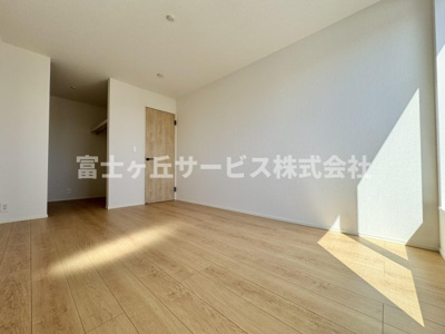 【寝室】 | 静岡市清水区有東坂2丁目 新築一戸建て 2号棟 | 落ち着いて過ごせる寝室です