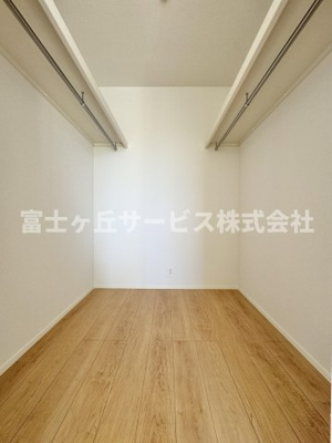 【収納】 | 静岡市清水区有東坂2丁目 新築一戸建て 2号棟 | 収納豊富なウォークインクローゼット
