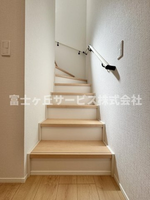 【その他】 | 静岡市清水区有東坂2丁目 新築一戸建て 2号棟 | 階段です