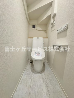 【トイレ】 | 静岡市清水区有東坂2丁目 新築一戸建て 2号棟 | 1Fトイレです
2Fにも同タイプのトイレがあります