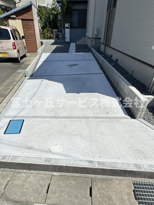 【駐車場】 | 静岡市清水区有東坂2丁目 新築一戸建て 2号棟 | 車種により3台駐車可能です