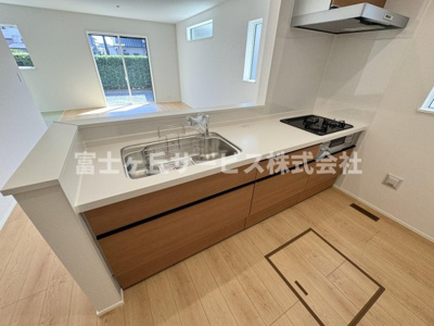 【キッチン】 | 静岡市清水区有東坂2丁目 新築一戸建て 2号棟 | 広々としていてお料理がしやすいキッチンです
