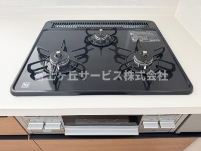 【その他】 | 静岡市清水区有東坂2丁目 新築一戸建て 2号棟 | 3口コンロがあります