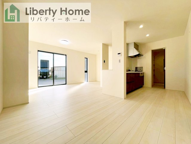 古河市東諸川第2　新築戸建の居間・リビング