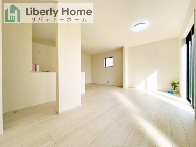 古河市東諸川第2　新築戸建の居間・リビング