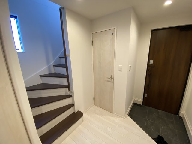高津区諏訪2丁目 中古戸建の玄関